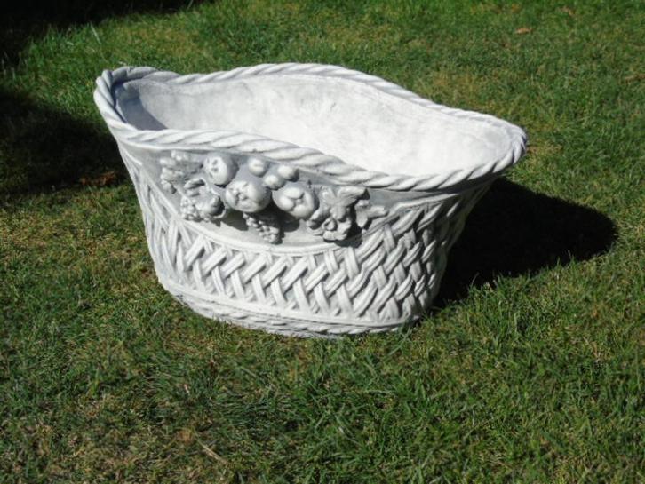 plantenbak met bloemenmand in gepatineerde steen..., Tuin en Terras, Bloempotten, Nieuw, Steen, Binnen, Balkon, Tuin, Minder dan 40 cm