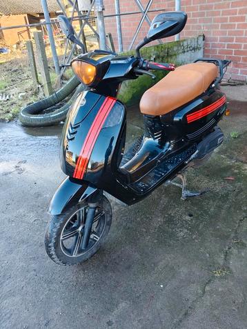 Elektrische scooter, Fietsen en Brommers, Ophalen of Verzenden, Zo goed als nieuw