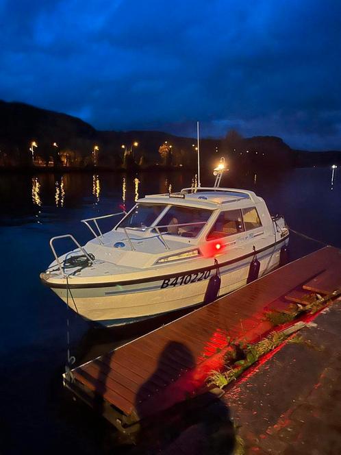 Bateau à moteur habitable, Watersport en Boten, Motorboten en Motorjachten, Zo goed als nieuw, Diesel, Ophalen