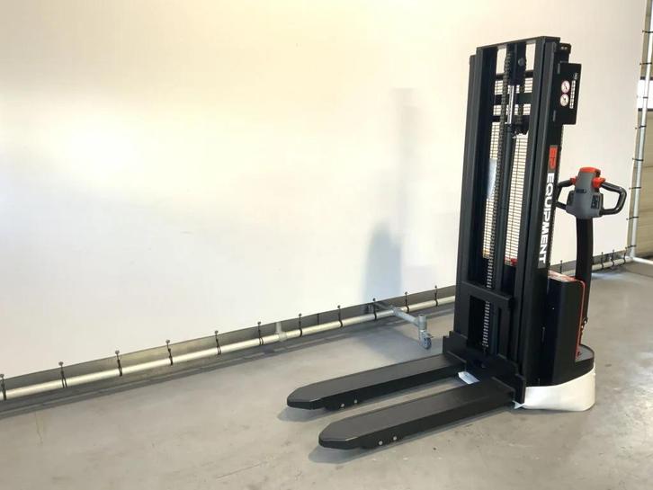 EP ESL 122 Lithium-ion stapelaar met een hefhoogte van 2,70, Zakelijke goederen, Machines en Bouw | Heftrucks en Intern transport