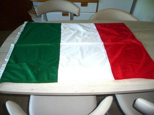 Italiaanse vlag 70 cm x 95 cm, Diversen, Vlaggen en Wimpels, Zo goed als nieuw, Ophalen of Verzenden