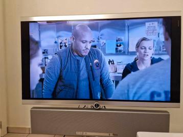 Tv loewe full HD fonction smart tv parfait état 1m20cm 