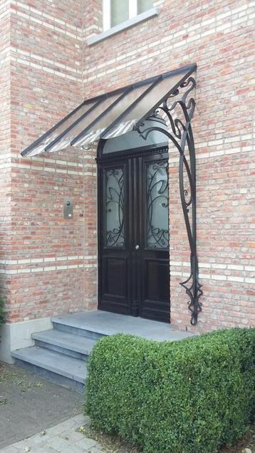 authentiek smeedwerk en dat in vuur beschikbaar voor biedingen