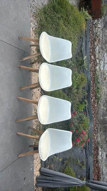 4 stoelen beschikbaar voor biedingen