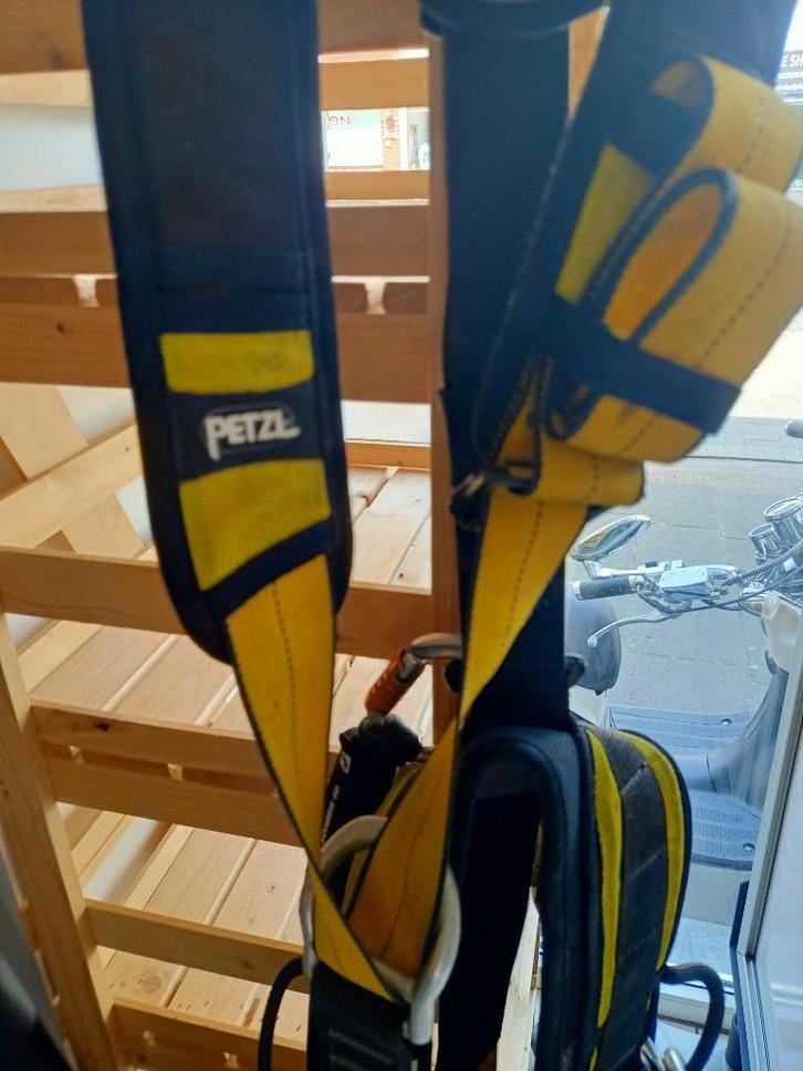 Petzel Veiligheids harnas met diverse gerief, Doe-het-zelf en Bouw, Veiligheidshelmen, Gebruikt, Ophalen
