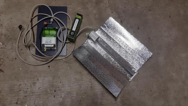 Kweeklamp + omvormer, Tuin en Terras, Kweekspullen, Zo goed als nieuw, Kweeklamp, Ophalen