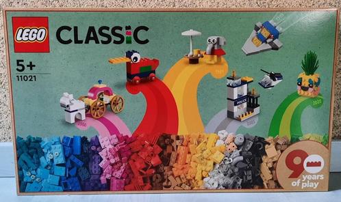 Lego Classic 11021 90 jaar spelen, Kinderen en Baby's, Speelgoed | Duplo en Lego, Nieuw, Lego, Complete set, Ophalen of Verzenden