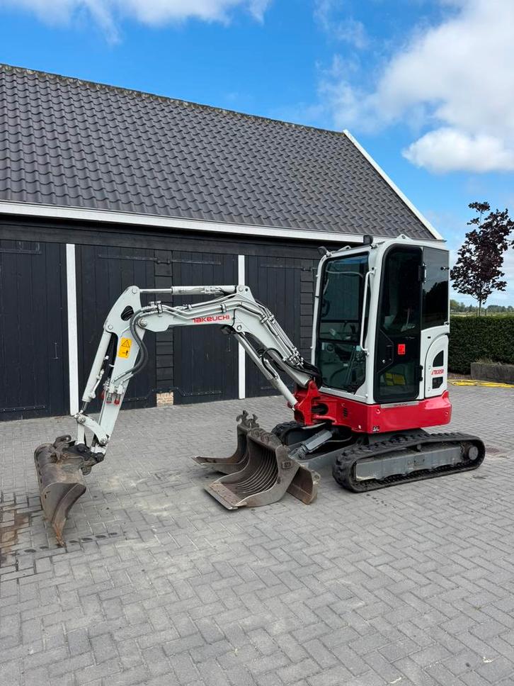 Takeuchi TB325R hele nette staat!!, Zakelijke goederen, Machines en Bouw | Kranen en Graafmachines, Kraan, Ophalen