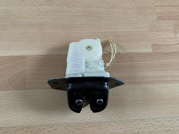 nissan note 2005 tot 2013 E11 achterklepslot slotmechaniek, Auto-onderdelen, Carrosserie, Nissan, Gebruikt, Ophalen of Verzenden