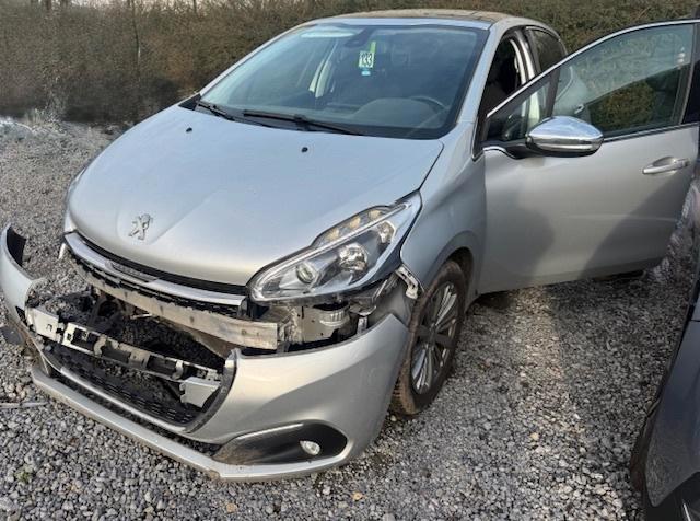 Peugeot 208 a réparer pour export 2016, Auto's, Peugeot, Bedrijf, Te koop, ABS, Adaptive Cruise Control, Airbags, Airconditioning