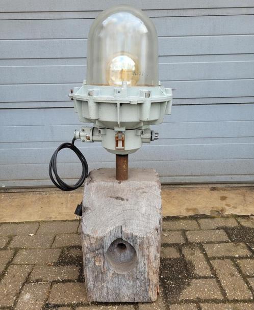 Vintage industriele landelijke vloerlamp lamp op meerpaal, Huis en Inrichting, Lampen | Vloerlampen, Zo goed als nieuw, 100 tot 150 cm