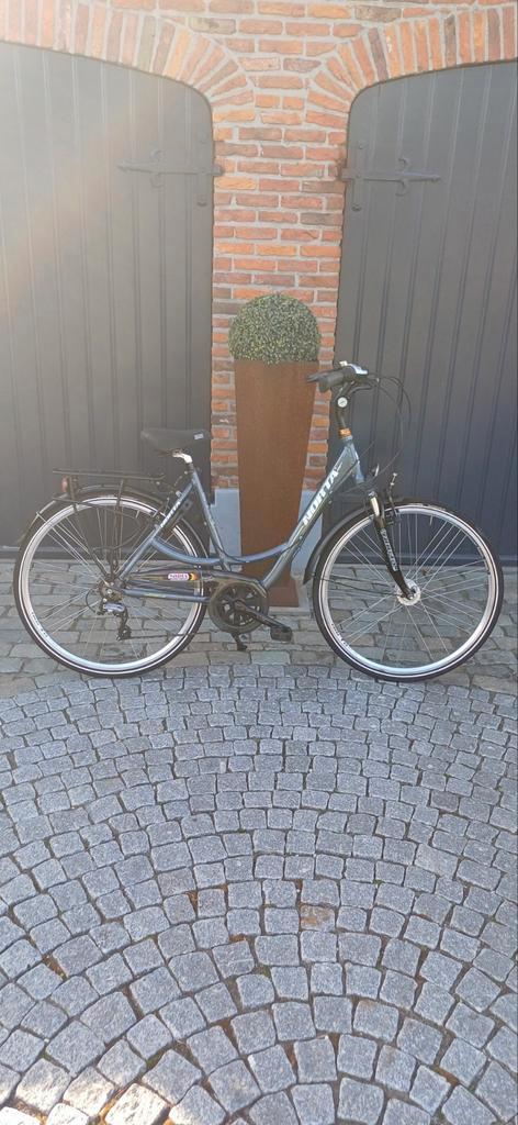 DAMESFIETS  - NORTA  [ NIEUWSTAAT ], Fietsen en Brommers, Fietsen | Dames | Damesfietsen, Zo goed als nieuw, Versnellingen, Ophalen