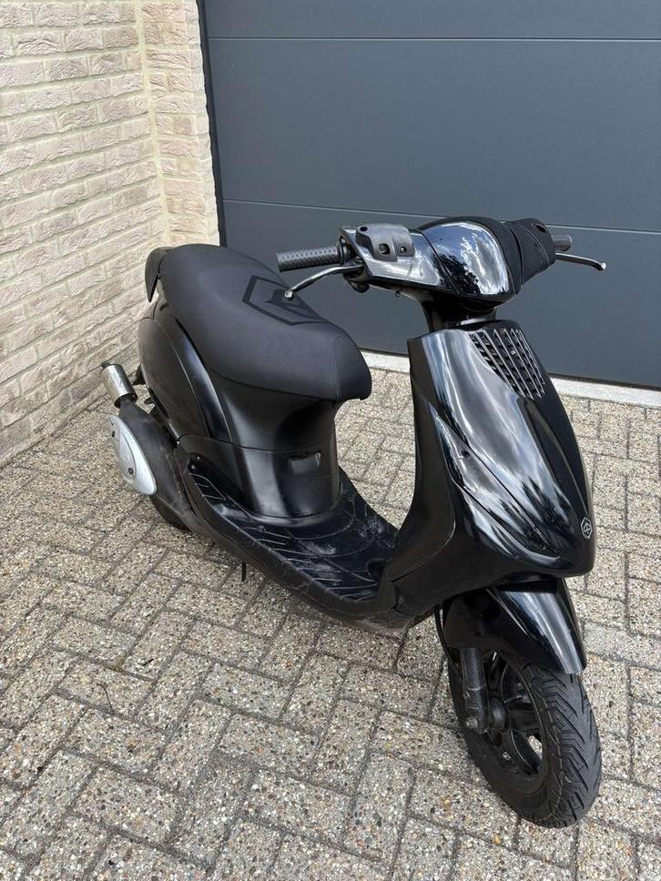 Zip 70 cc a klasse, Fietsen en Brommers, Scooters | Piaggio, Zo goed als nieuw, Zip, Klasse A (25 km/u), Tweetakt, Ophalen