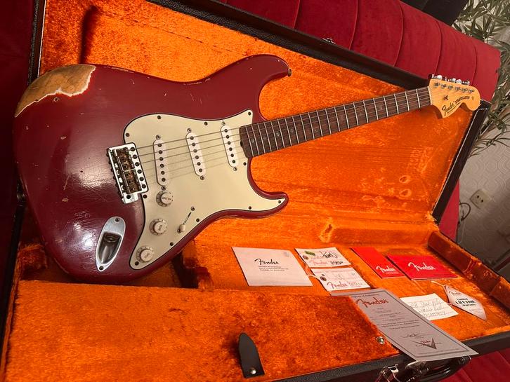 Fender custom shop relic 1968 stratocaster dakota red (2008), Musique & Instruments, Instruments à corde | Guitares | Électriques