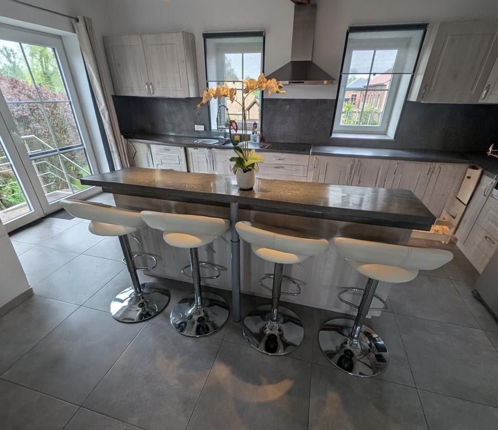 Cuisine complète - Aspect bois clair et gris anthracite, Enlèvement, Utilisé, Éclairage