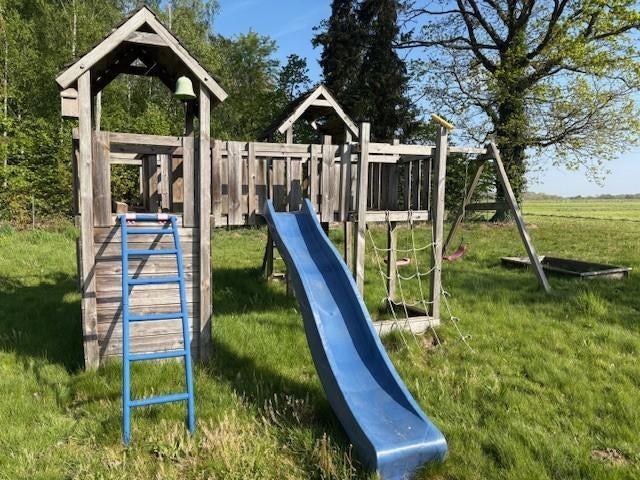 Groot houten speeltoestel Wickey met 4 torens, glijbaan, ..., Enfants & Bébés, Jouets | Extérieur | Aires de jeux, Enlèvement