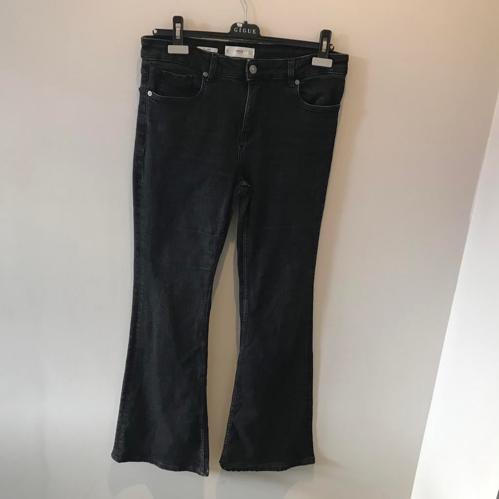 Flare jeans Mango maat 40, Enlèvement ou Envoi, Comme neuf, Noir, W30 - W32 (confection 38/40)