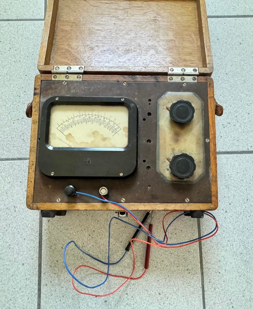 Vintage / antiek meettoestel in houten kist, Ophalen