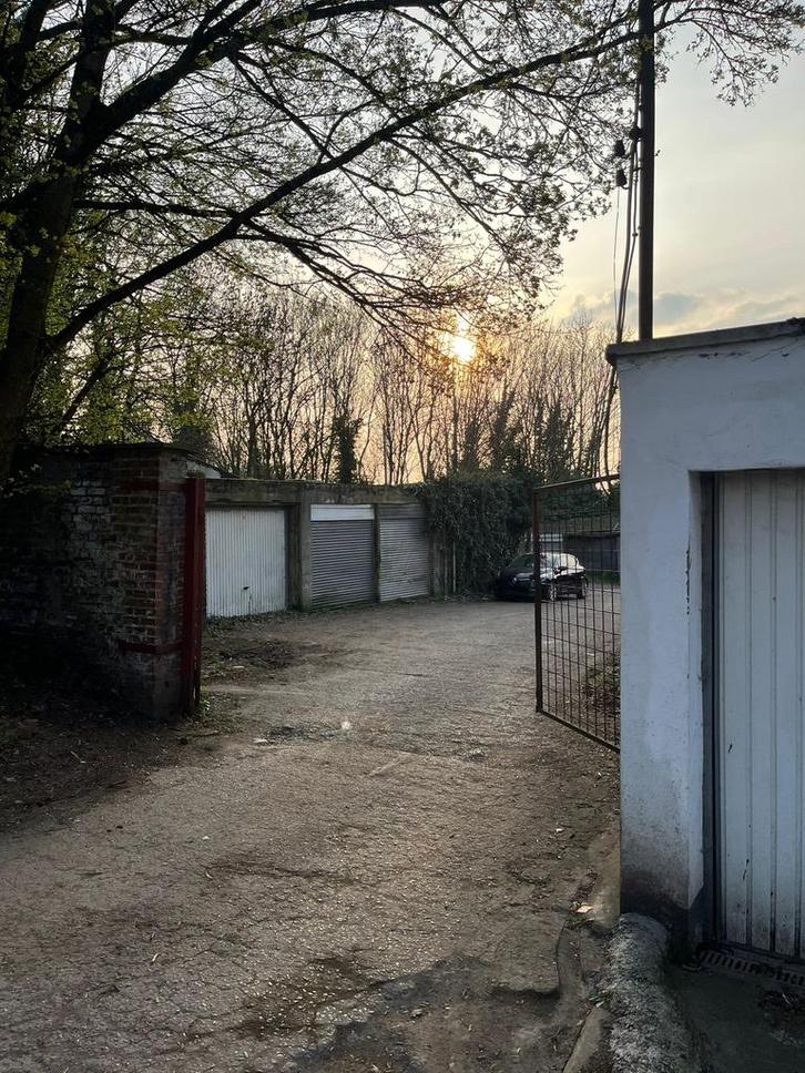 Garage a louer au centre de charleroi, Immo, Garages en Parkeerplaatsen, Charleroi