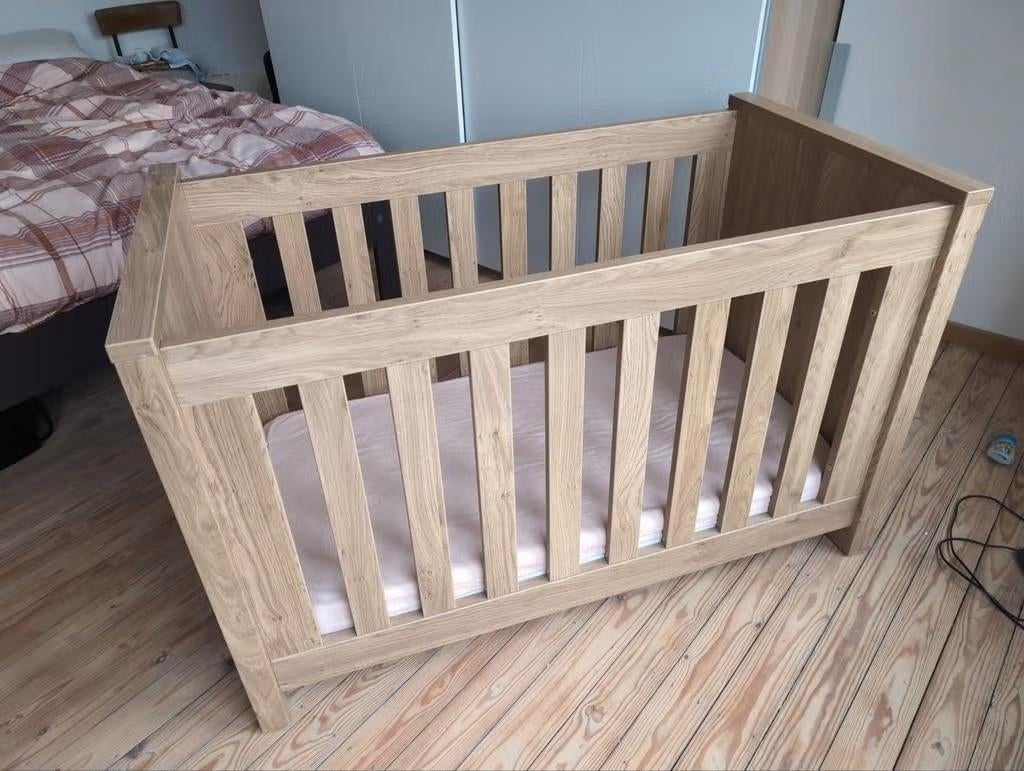 TWF Kinderbedje en verzorginstafel, Ophalen, Gebruikt, Jongetje of Meisje