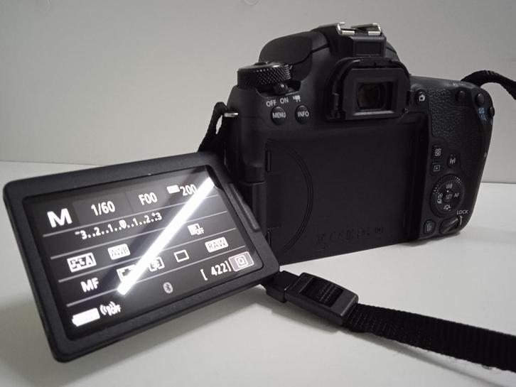 Boîtier Canon EOS 77D, TV, Hi-fi & Vidéo, Appareils photo numériques, Comme neuf, Reflex miroir, Canon, Enlèvement ou Envoi