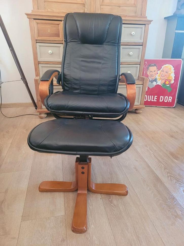 Fauteuil en cuir et repose-pieds, Maison & Meubles, Fauteuils, Cuir, Enlèvement