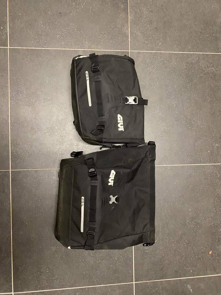 Givi waterdichte zakken, Motoren, Ophalen, Zo goed als nieuw