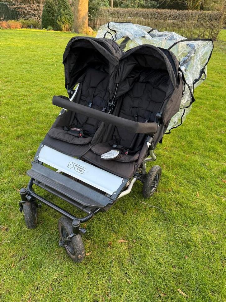 Dubbele buggy Duet van Mountain Buggy, Enfants & Bébés, Buggys, Utilisé, Autres marques, Modèle duo, Protection de pluie, Ombrelle