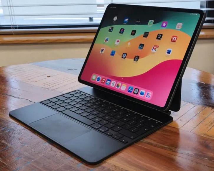 Apple Magic Keyboard iPad Pro 13 inch AZERTY voor M4 en M5, Computers en Software, Apple iPads, Zo goed als nieuw, Apple iPad Pro