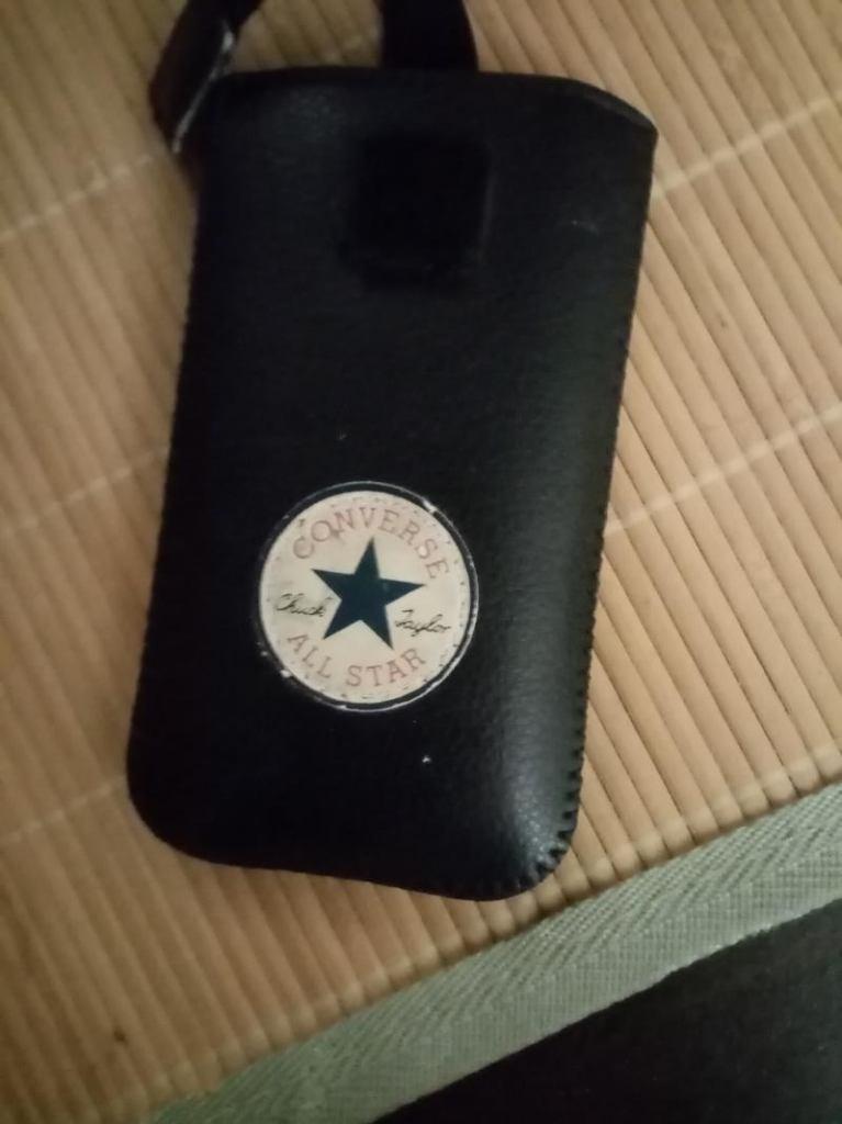 Converse All Star : zwart GSM hoesje universeel 13cm/7,5cm, Télécoms, Téléphonie mobile | Housses, Coques & Façades | Marques Autre