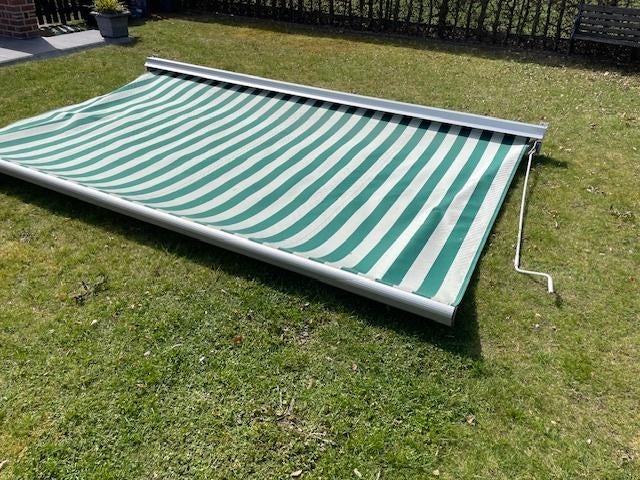 2 identieke zonneluifels, omkasting en knik-armen, Jardin & Terrasse, Voiles d'ombrage, Enlèvement