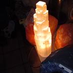 Lampe en pierre de gypse sélénite 32cm hauteur, Enlèvement, Neuf, Autres matériaux, Moins de 50 cm