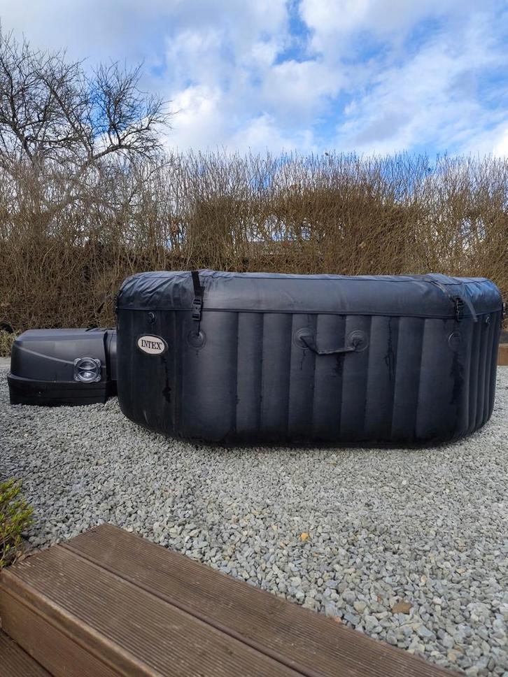 Jaccuzi PURESPA Intex 4 personnes, Jardin & Terrasse, Bains à remous et Spas, Comme neuf, Gonflable, Couverture, Tapis de sol