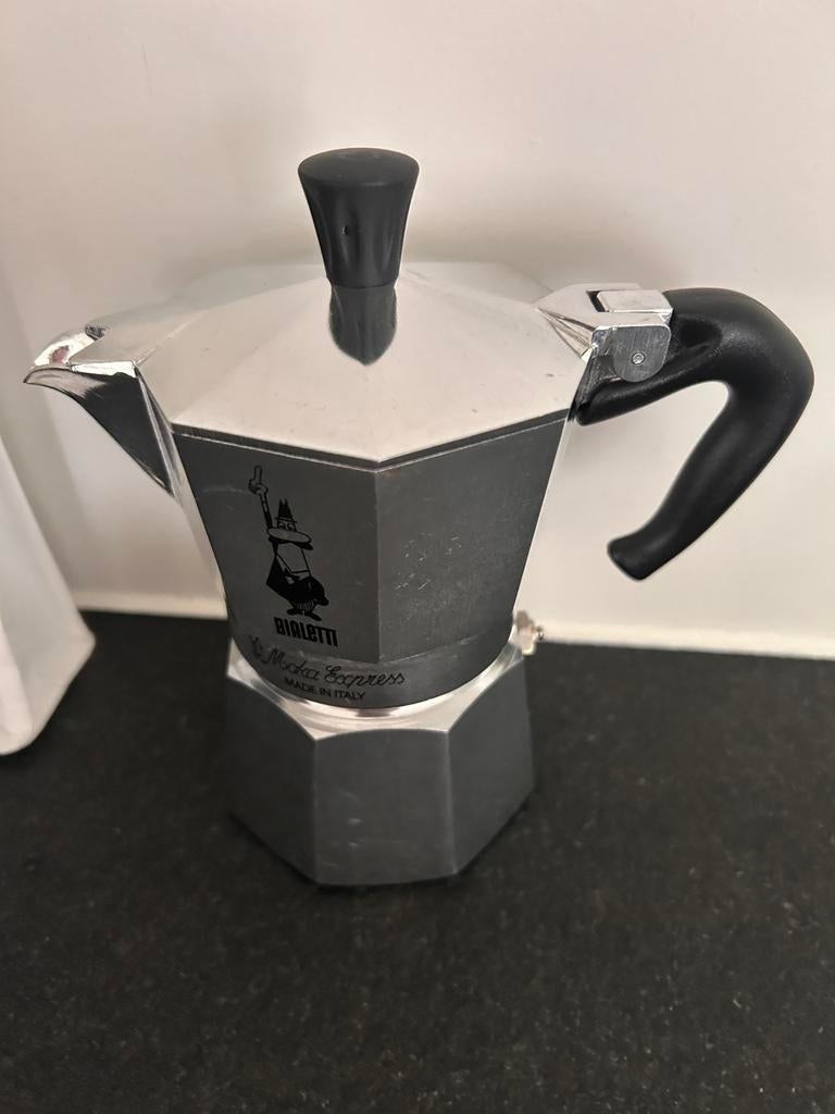 Bialetti 3 kops + zakje viva sara koffie, Electroménager, Accessoires de machine à café, Enlèvement ou Envoi, Comme neuf