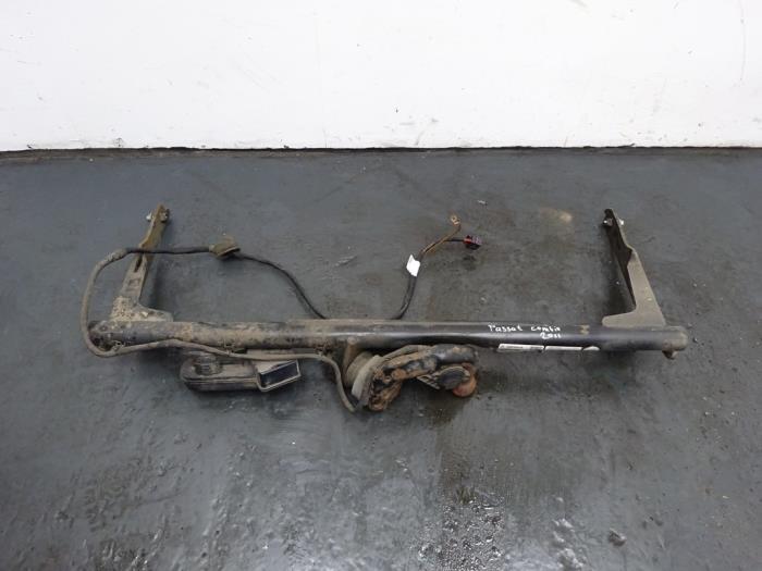 Crochet d'attelage d'un Volkswagen Passat, Volkswagen, -, 3 mois de garantie, Utilisé