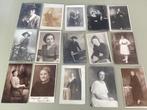 Lot van 15 oude foto’s dames Postkaartformaat, Gebruikt, Foto, Klederdracht, Ophalen of Verzenden