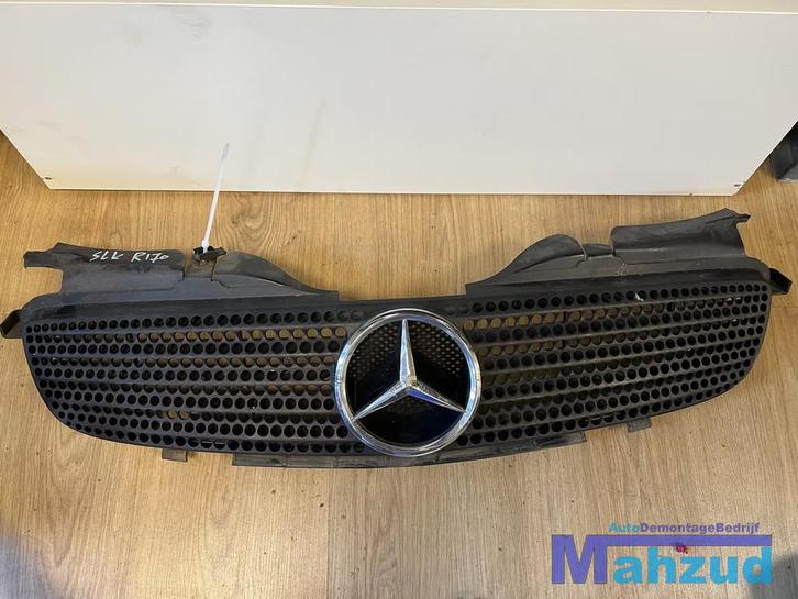 MERCEDES SLK R170 Grille 1996-2004 stukjes afgebroken, Auto-onderdelen, Carrosserie, Mercedes-Benz, Gebruikt