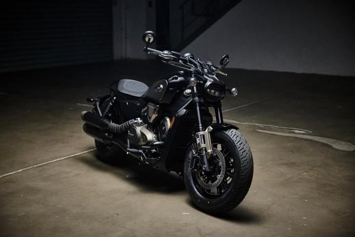 QJ Motor SRV 600 V4, Motoren, Motoren | Overige merken, Bedrijf, Chopper, meer dan 35 kW, 4 cilinders, Motorrijbewijs A, Handgeschakeld