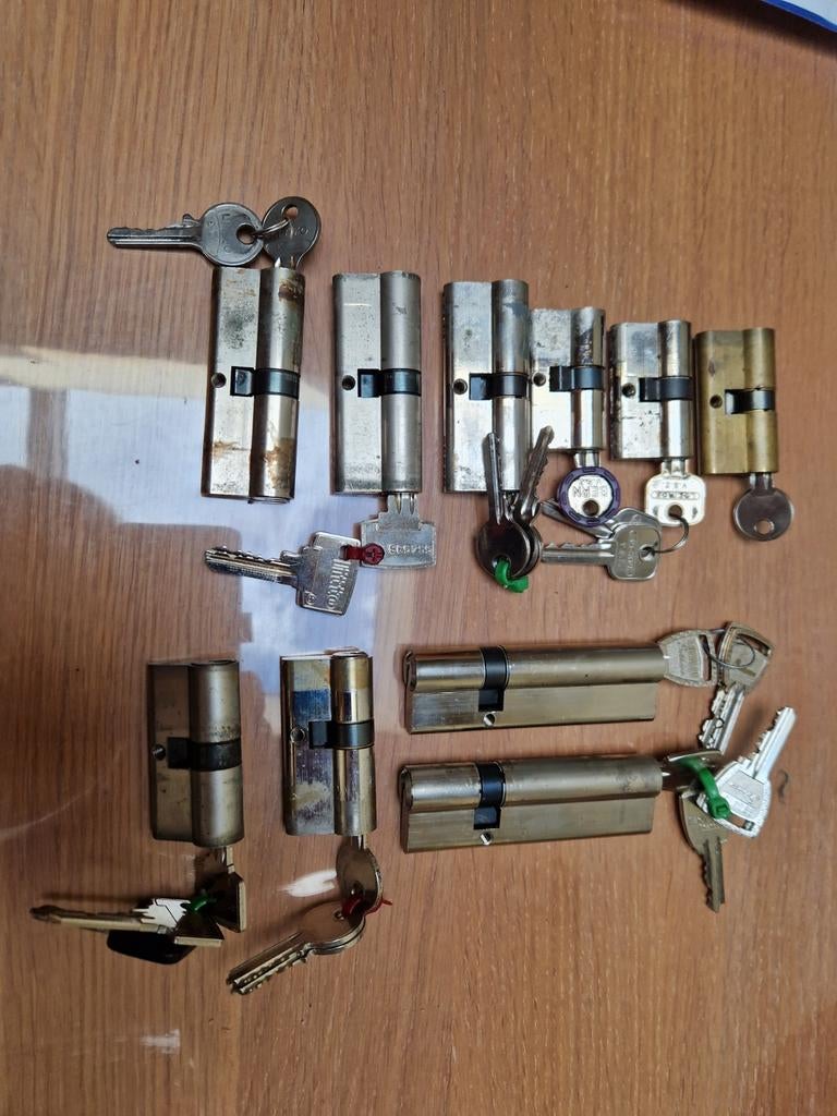 10 stuks cilinder sloten met verschillende afmetingen, Doe-het-zelf en Bouw, Hang- en Sluitwerk, Ophalen