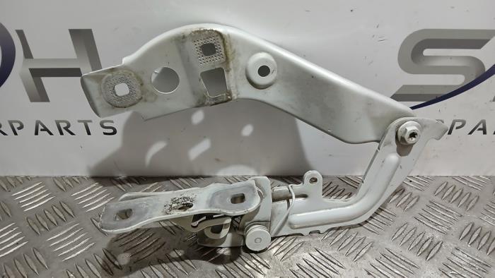 Motorkap Scharnier van een Mercedes CLA, Auto-onderdelen, Overige Auto-onderdelen, Mercedes-Benz, Gebruikt, 3 maanden garantie