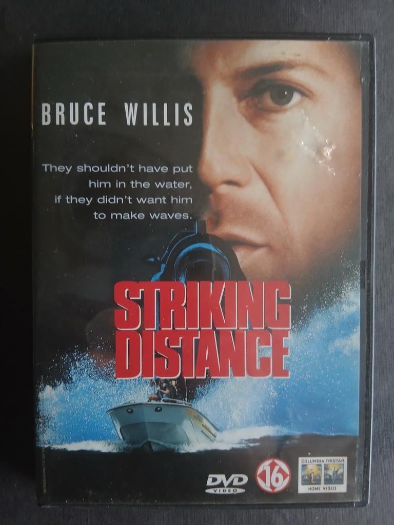 Striking distance (1993) Bruce Willis, Sarah Jessica Parker, CD & DVD, DVD | Action, À partir de 16 ans, Enlèvement ou Envoi, Comme neuf