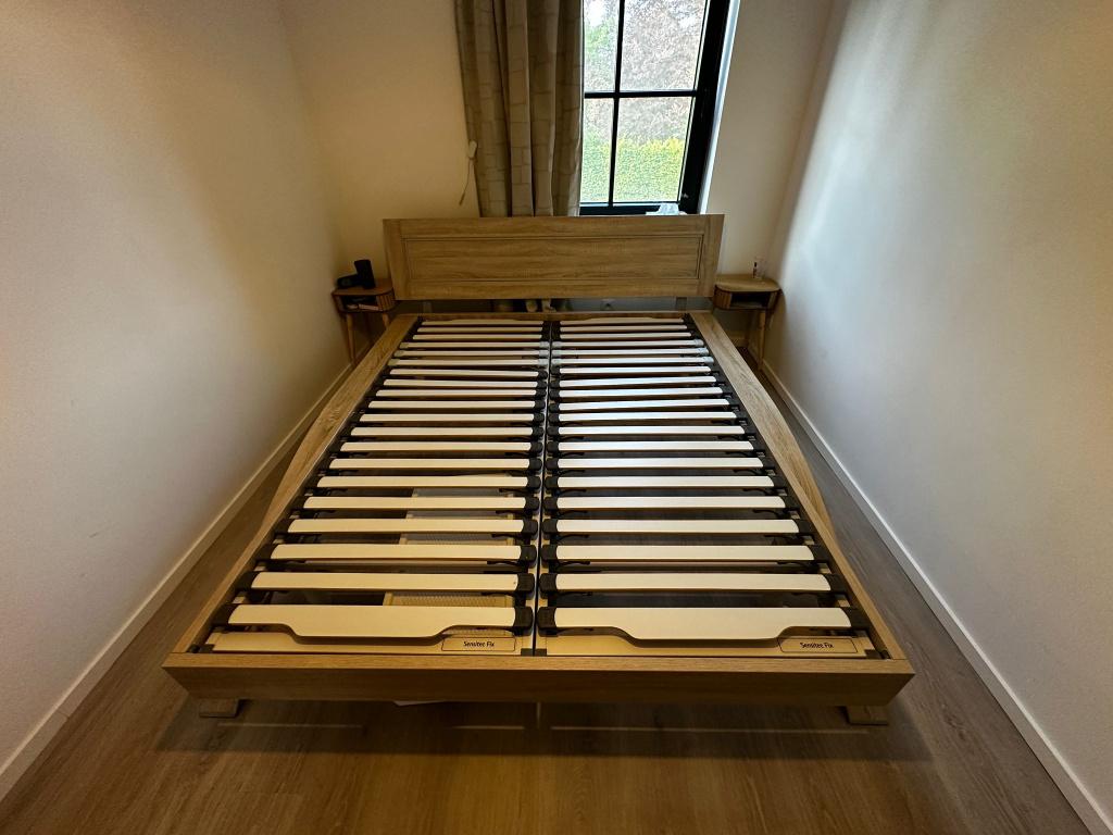 Lit double (160x200) avec sommier à lattes, Klassiek, Comme neuf, Brun, Enlèvement