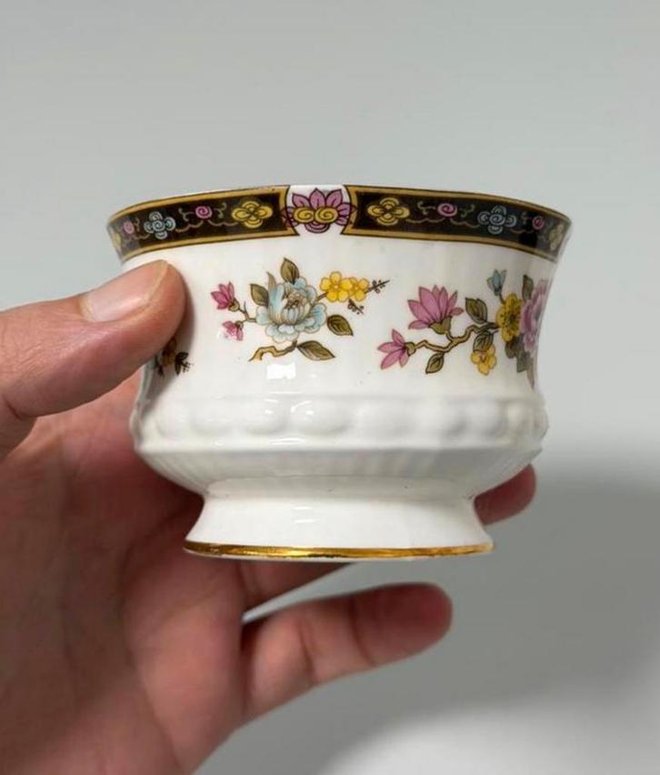 Sucrier Cathay Rosina Queen's 9 cm — Bone China — Angleterre, Antiquités & Art, Antiquités | Services (vaisselle) pièces, Enlèvement ou Envoi