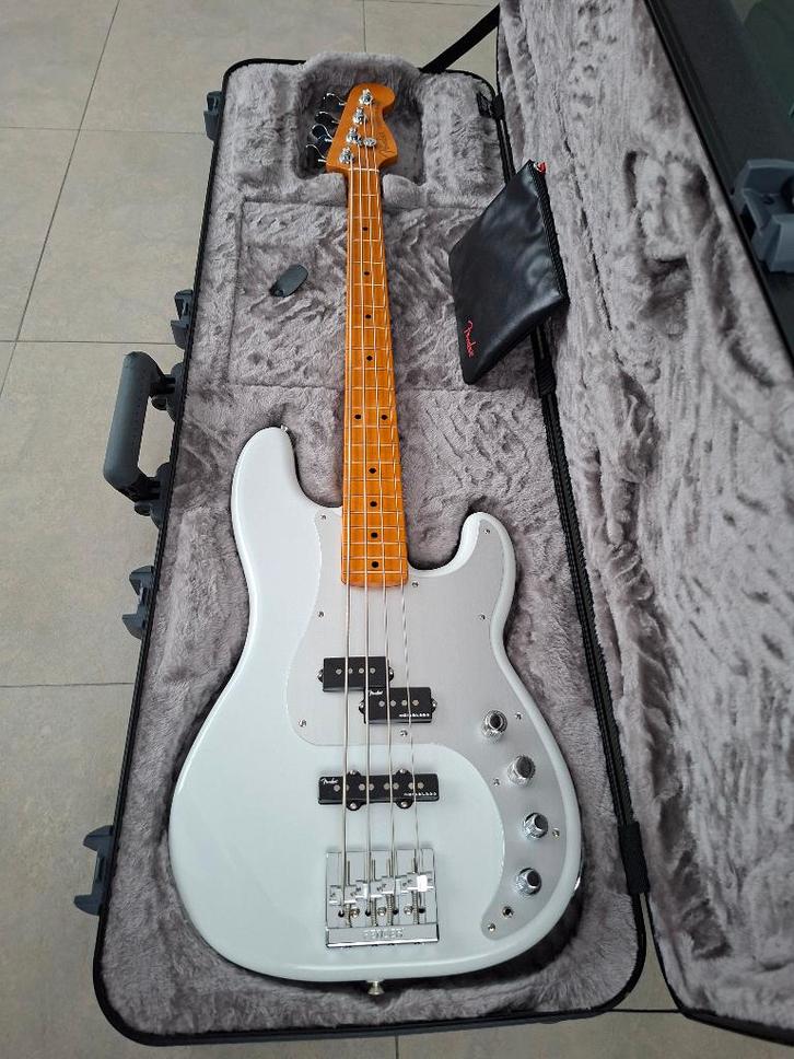 Fender American Ultra II Precision Bass MN Avalanche, Musique & Instruments, Instruments à corde | Guitares | Basses, Comme neuf