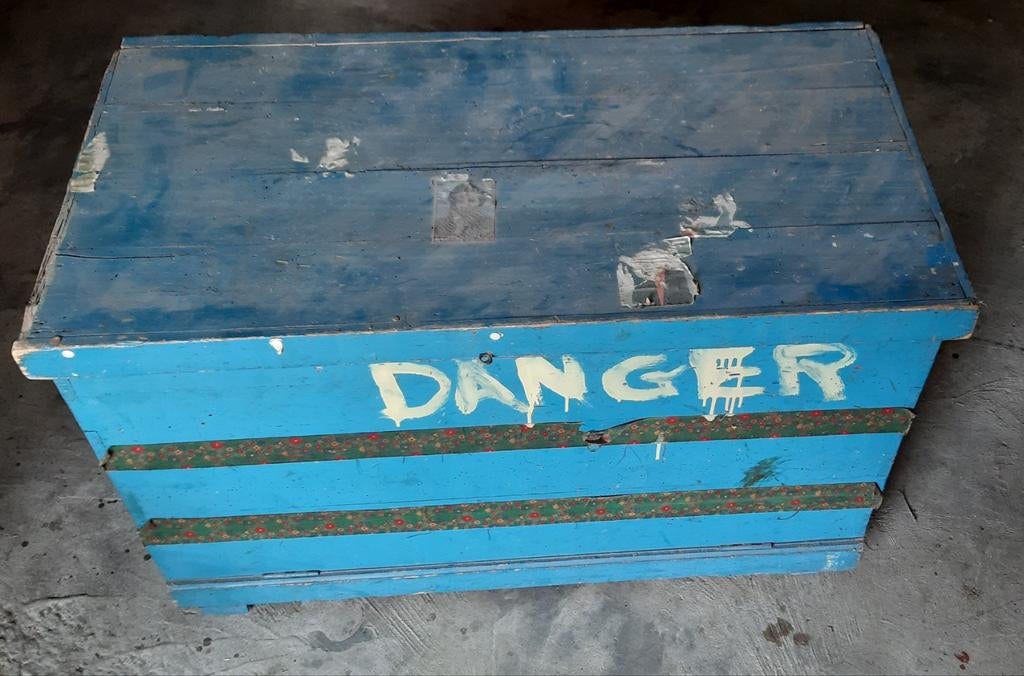 Grote houten kist, Enlèvement