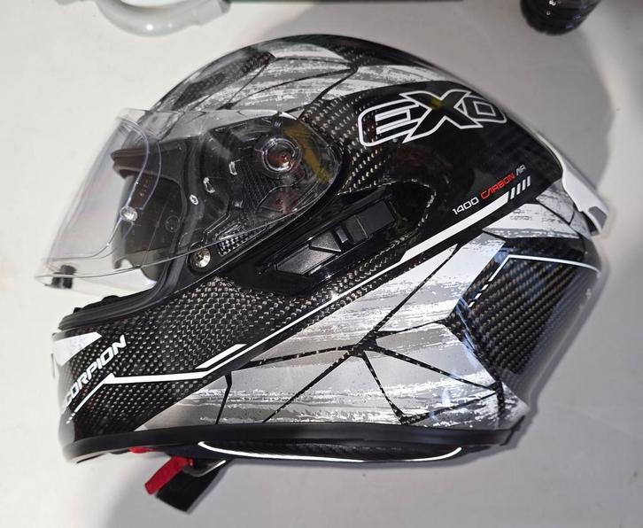 Casque de moto Scorpion exo 1400 carbon Air  L, Motos, Vêtements | Casques de moto, L, Enlèvement ou Envoi