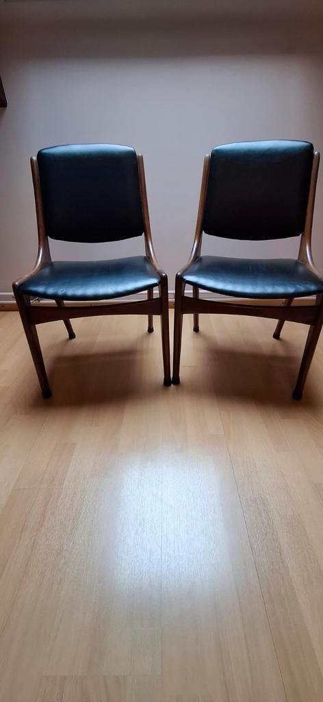 Set van 2 mooie vintage stoelen, Huis en Inrichting, Stoelen, Twee, Hout, Leer, Zwart, Ophalen