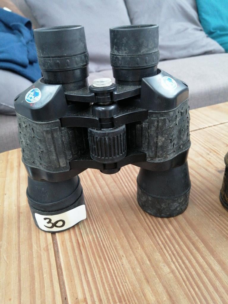 Verrekijkers., Enlèvement