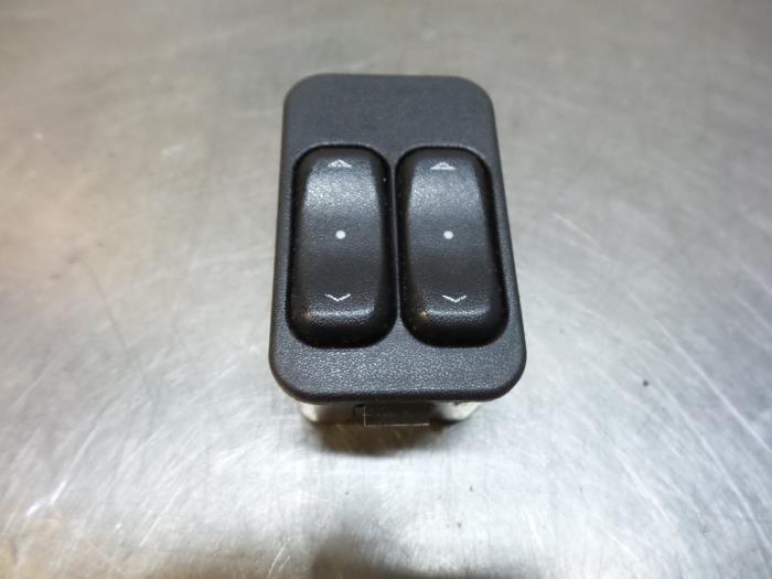 Commutateur vitre électrique d'un Opel Zafira (Zafira A 99-, Autos : Pièces & Accessoires, Tableau de bord & Interrupteurs, Opel