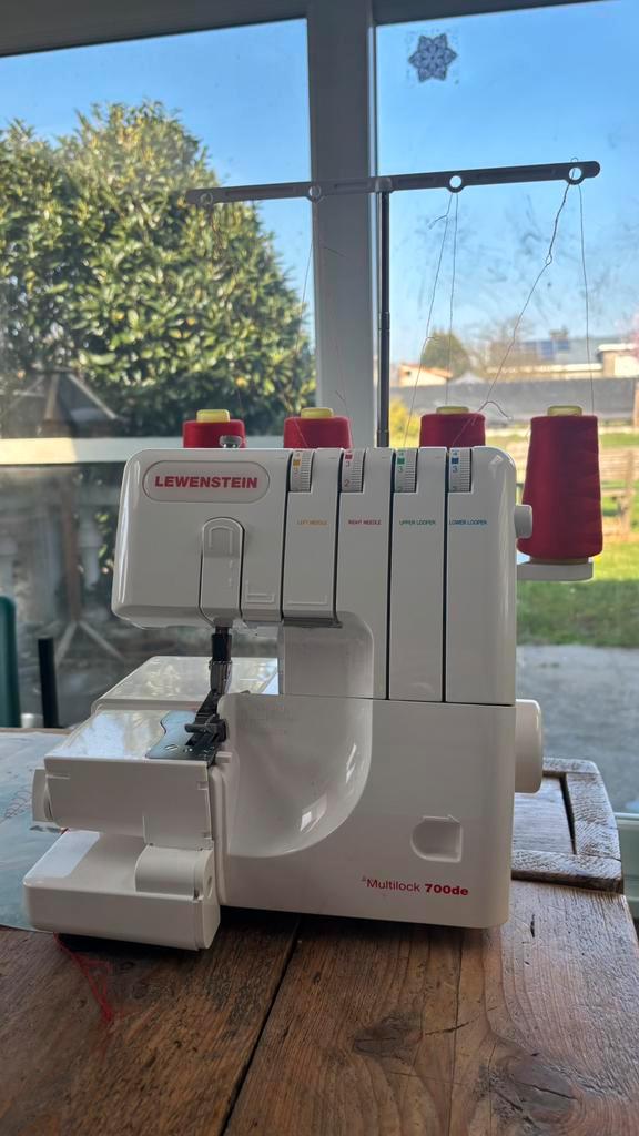 Lewenstein Multilock 700DE + Opbergtas, Hobby en Vrije tijd, Naaimachines en Toebehoren, Zo goed als nieuw, Accessoires, Lewenstein